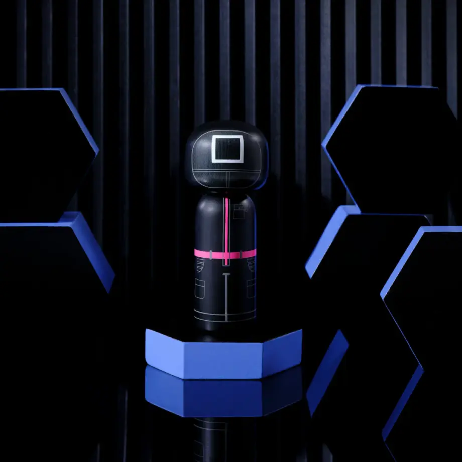 Kokeshi Squid Games Garde Noir &#8211; Lucie  Kaas