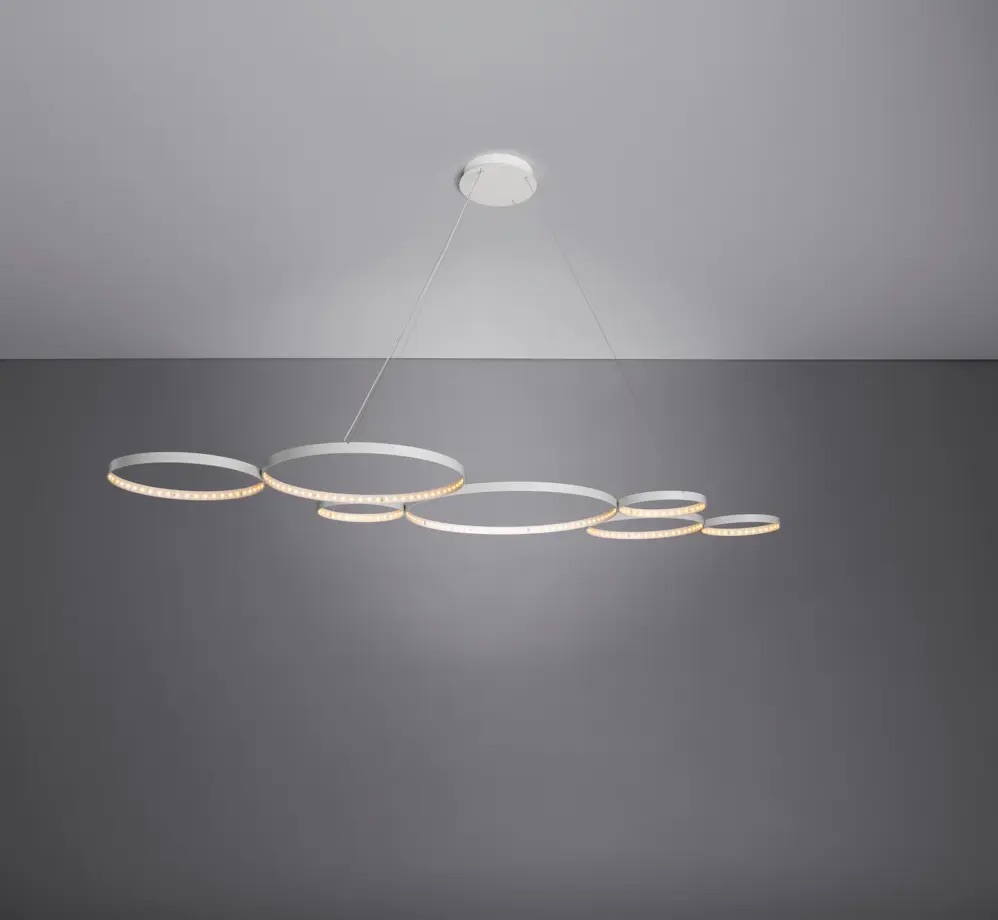 Suspension Ultra 8 blanche Le Deun Luminaires, éclairage qui réchauffe l’intérieur en hiver