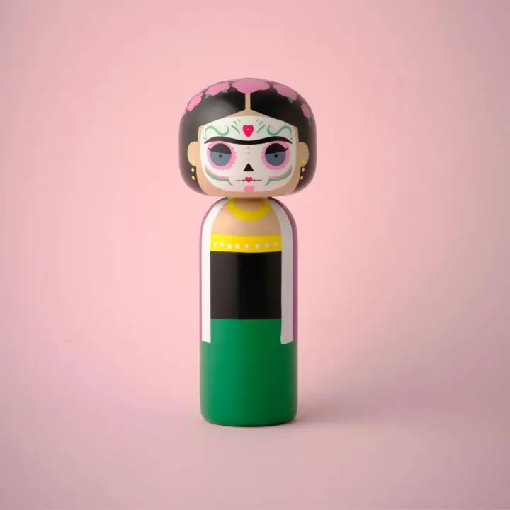 Kokeshi Frida Dia de los Muertos &#8211; Lucie  Kaas