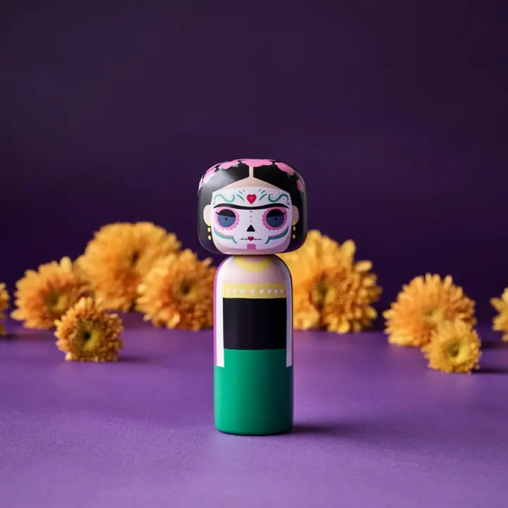 Kokeshi Frida Dia de los Muertos &#8211; Lucie  Kaas