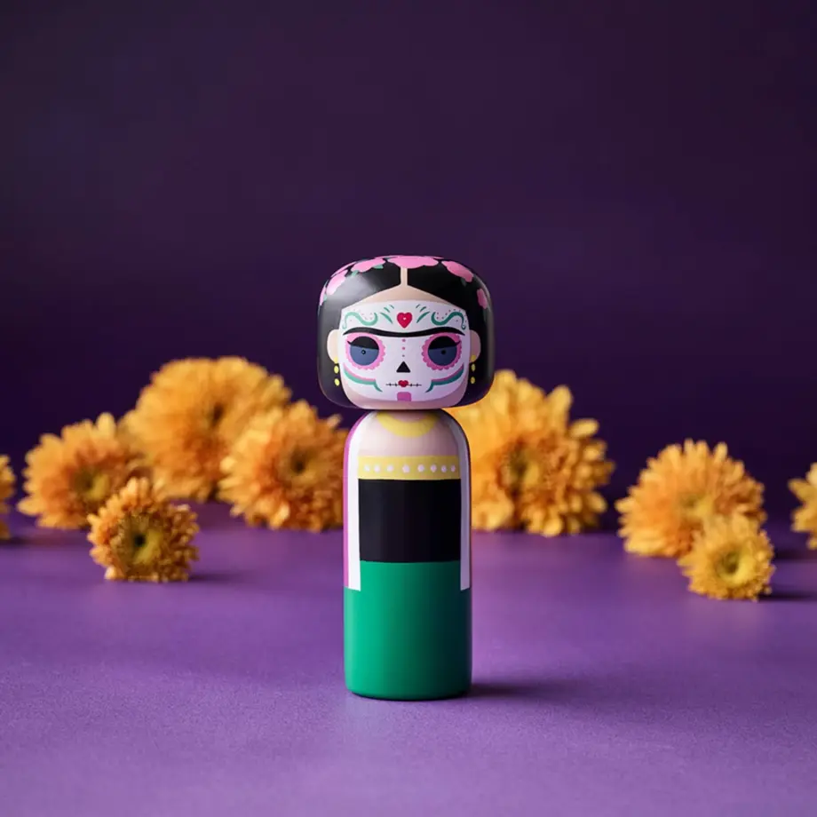 Kokeshi Frida Dia de los Muertos &#8211; Lucie  Kaas
