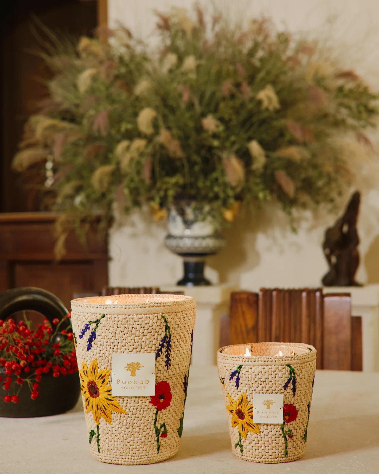 Bougie parfumée Baobab en raphia présentée comme idée cadeau
