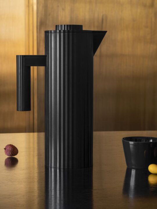Carafe isotherme Plissé Noire – Alessi