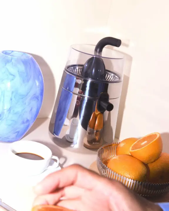 Presse-agrume électrique Toru – Alessi