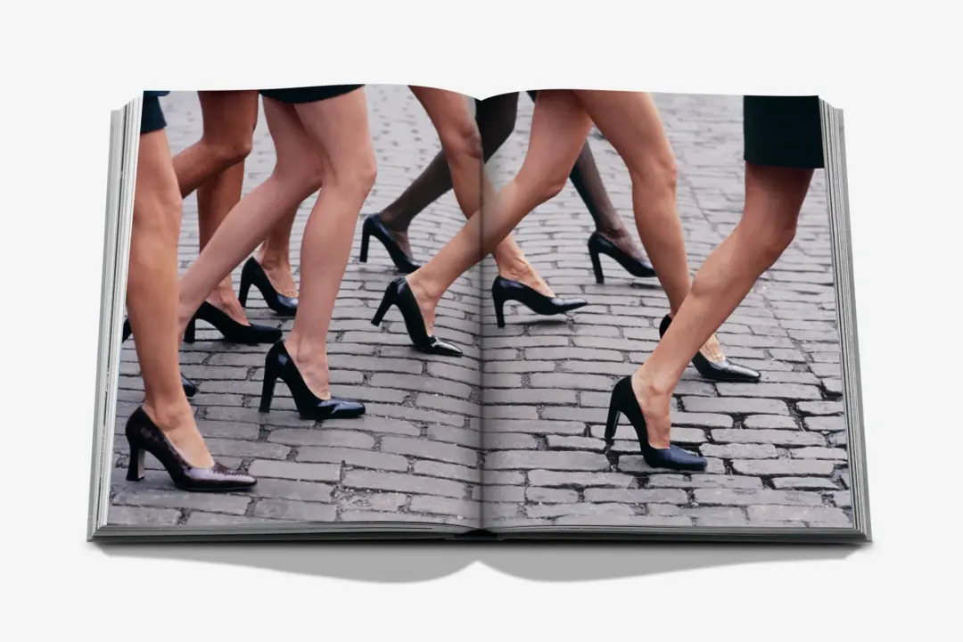 ASSOULINE  The Book of Iconic Shoes